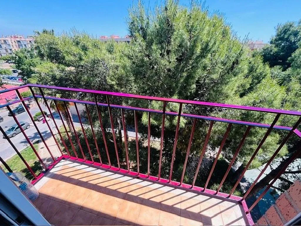 Balcony - Student-Friendly Flat with Balcony in Moncada