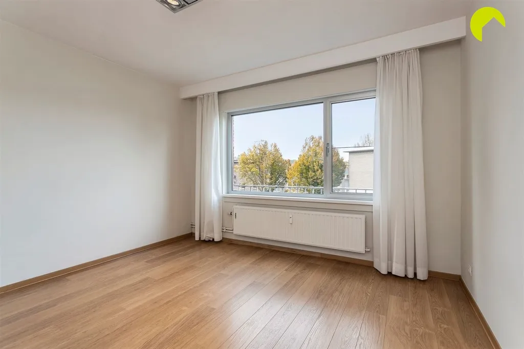 Rooms - 2-Bed Apartment with Terrace in Central Mortsel