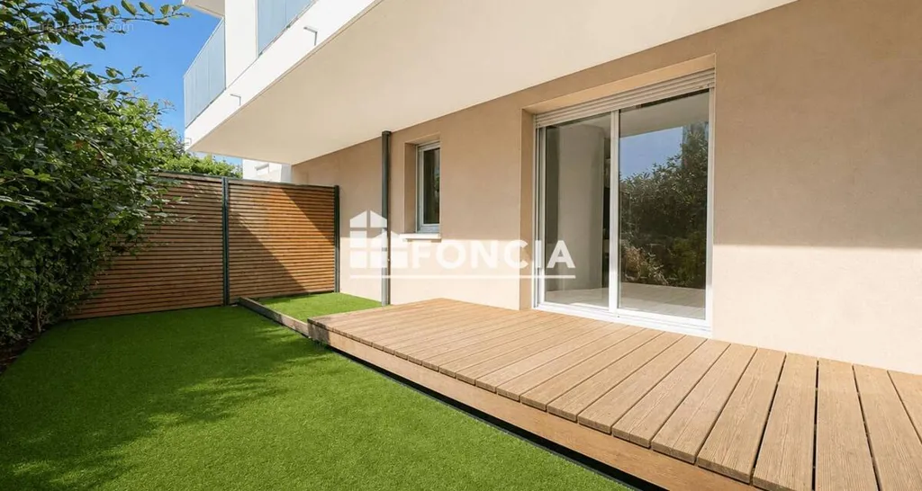 Terrace - 2-Bed Apartment with Private Garden in Toulouse