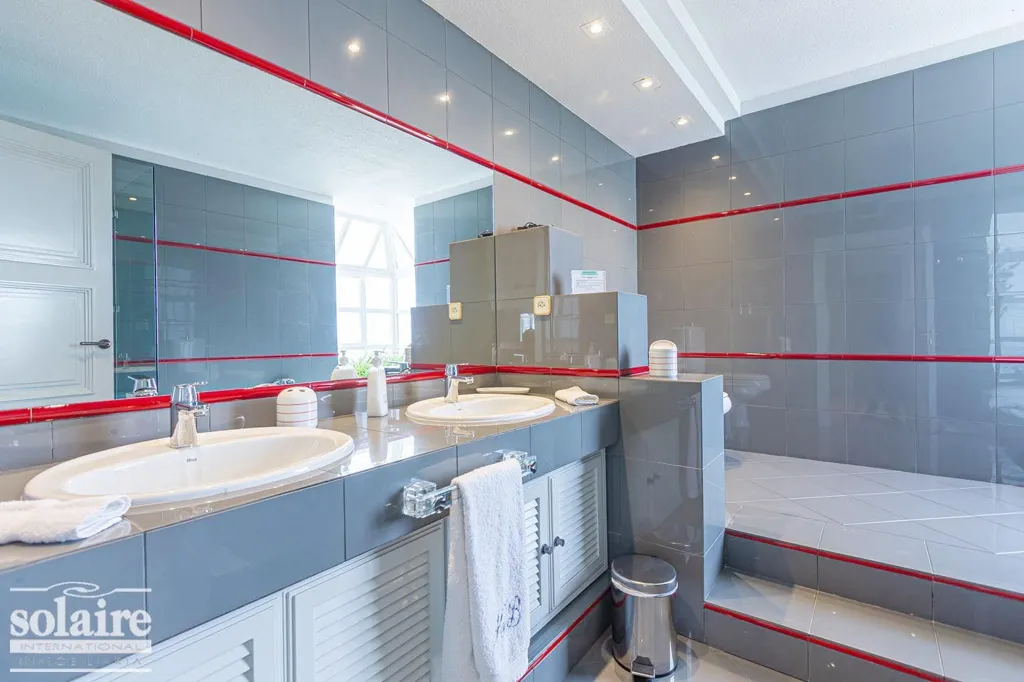 Bathrooms - Renovated Villa with Sea View in Altea