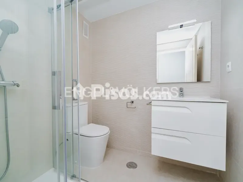 Bathrooms - Modern Flat with Golf View in Alicante