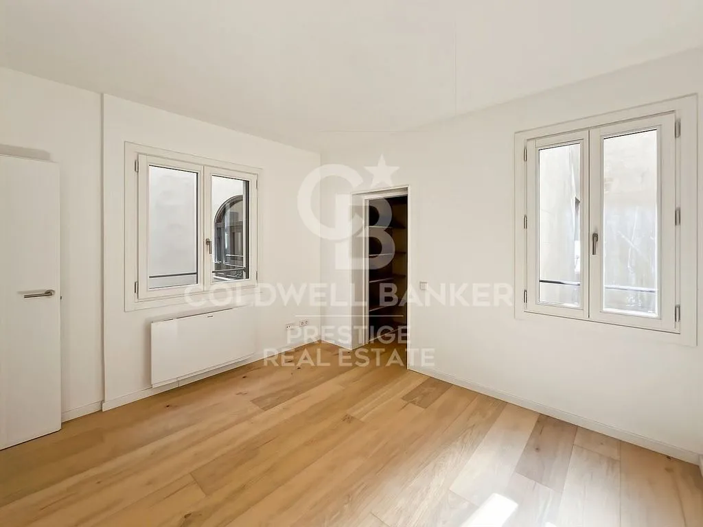 Pièces - New Apartment with Lift in Eixample