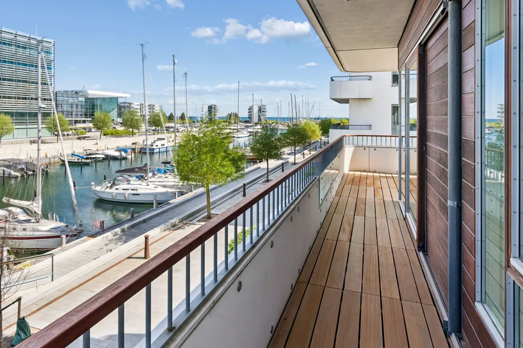 Balcone - Funkis Apartment with Waterfront Access in Hellerup