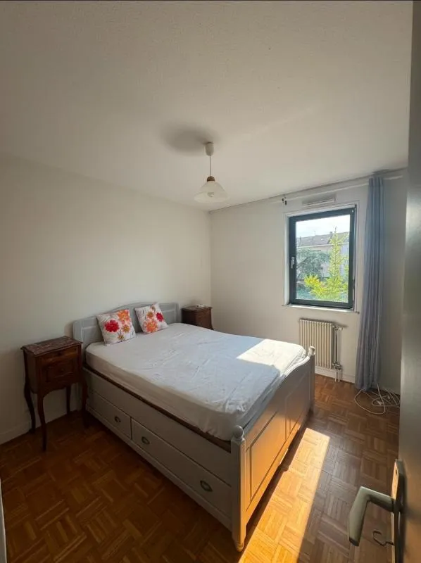 Chambres - Appartement avec Balcon et Garage au Centre de Bourg-en-Bresse