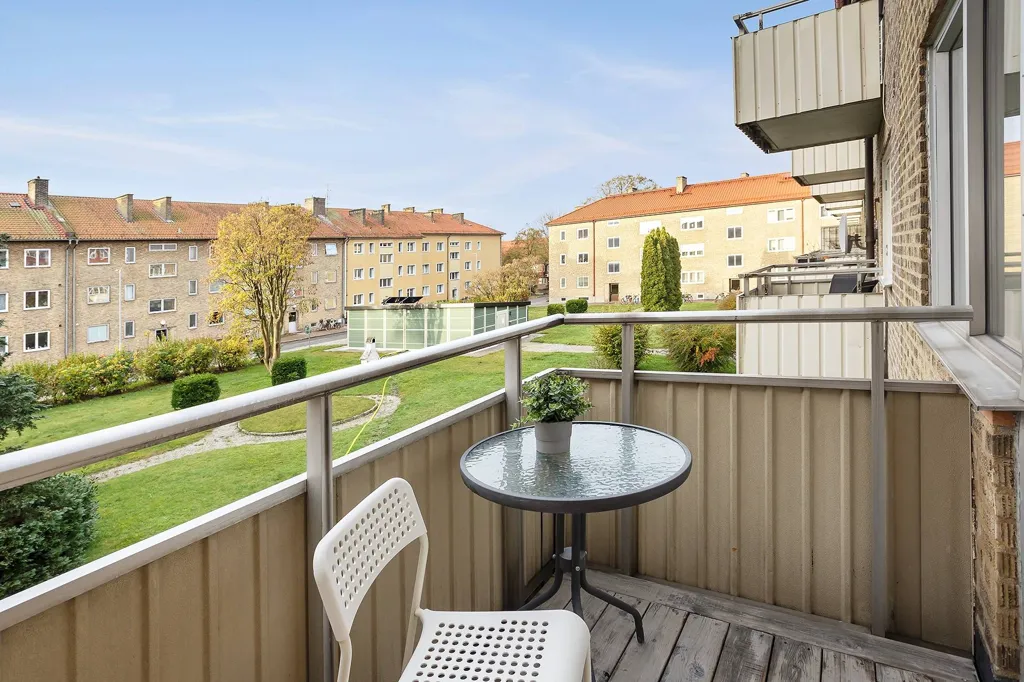 Rõdu - Renovated Two-Bedroom with Balcony in Trelleborg