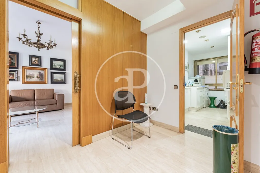 Hallway - 3-Bedroom Apartment near Retiro Park, Madrid