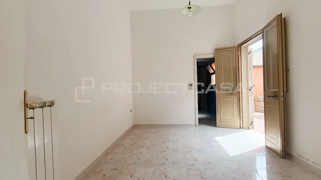 Esik - Independent House with Garden in Scorrano