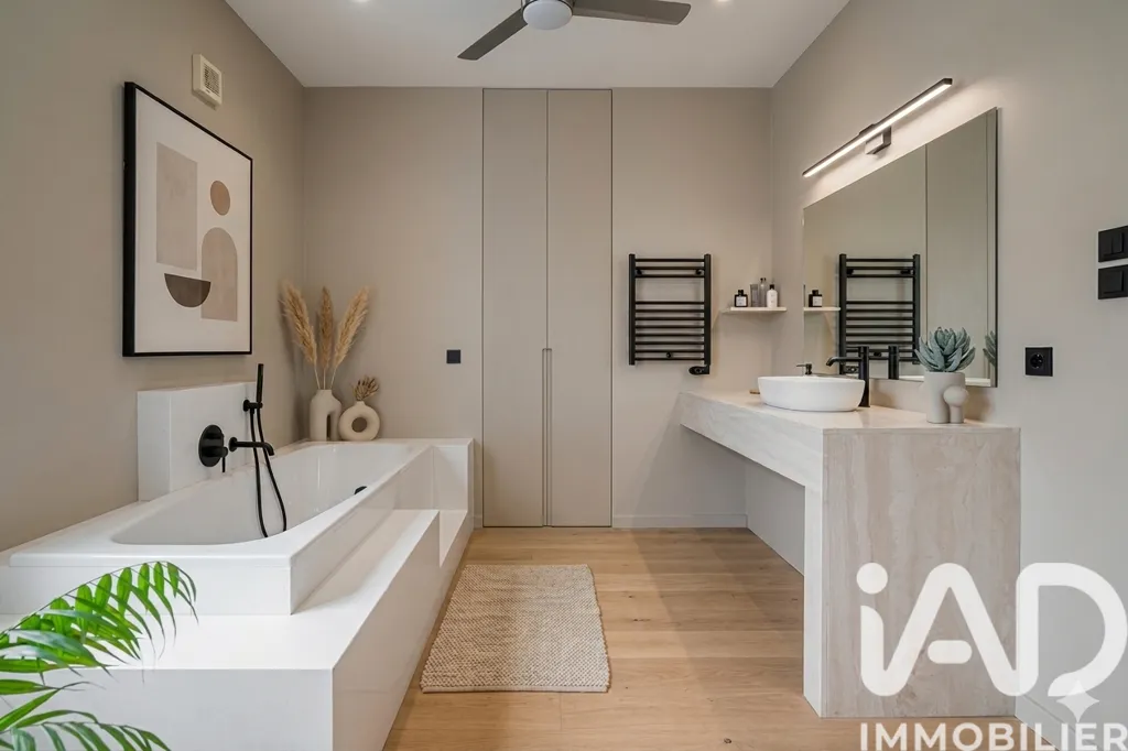 Salles de bain - Maison avec Jardin et Garage à Jarrie