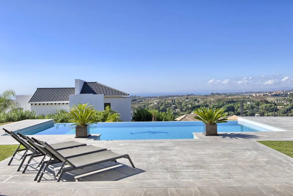 Piscine - Luxury Villa with Private Pool in Benahavís
