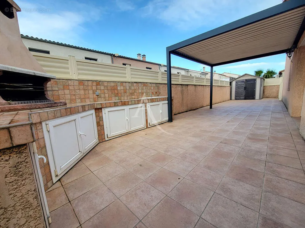 Terrass - Family House with Pool in Quiet Elne