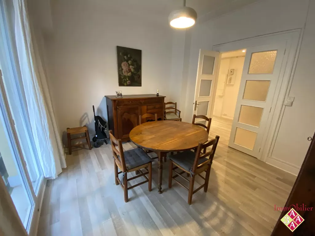 Dining Room - Renovated Apartment with Balcony in Grenoble Centre