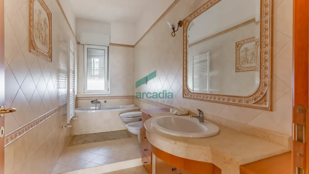 Salles de bain - 4-Bedroom Apartment with Balcony in Bari