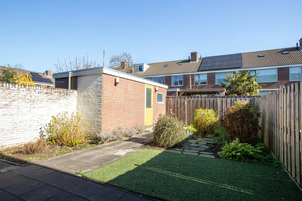 Aed - End-Terrace House with Garden in Gouda