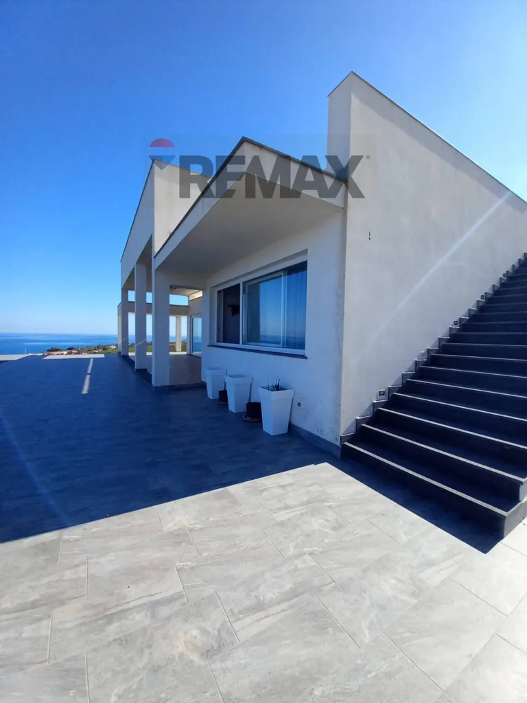 Terrass - Newly Built Villa with Sea View in Augusta