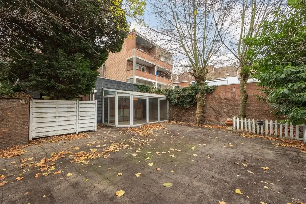 Aed - Neo-Classical Townhouse with Commercial Space in Merksem