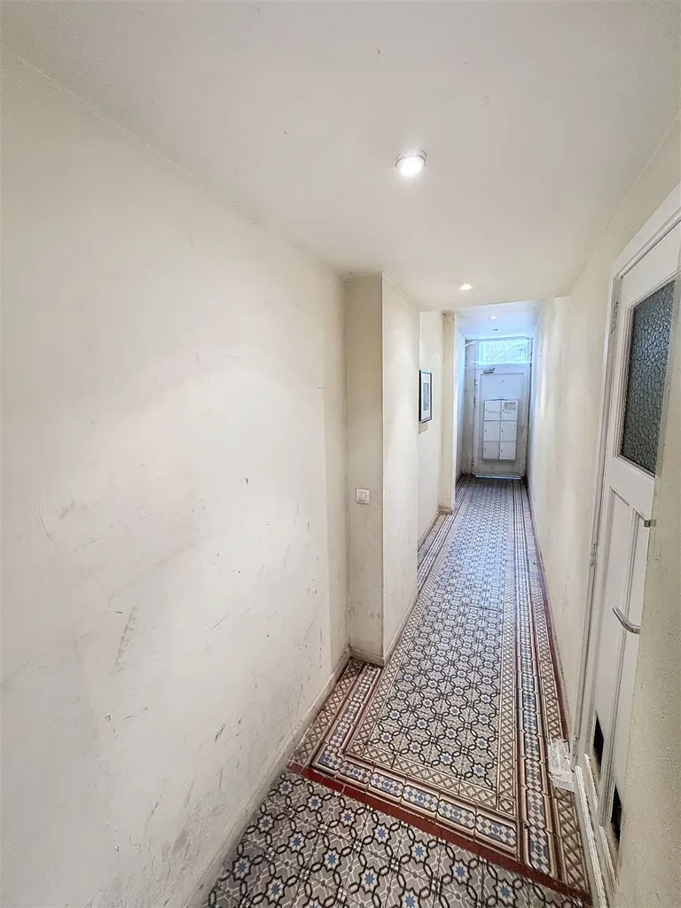 Entrée - Immeuble Mixte avec Commerces à Uccle