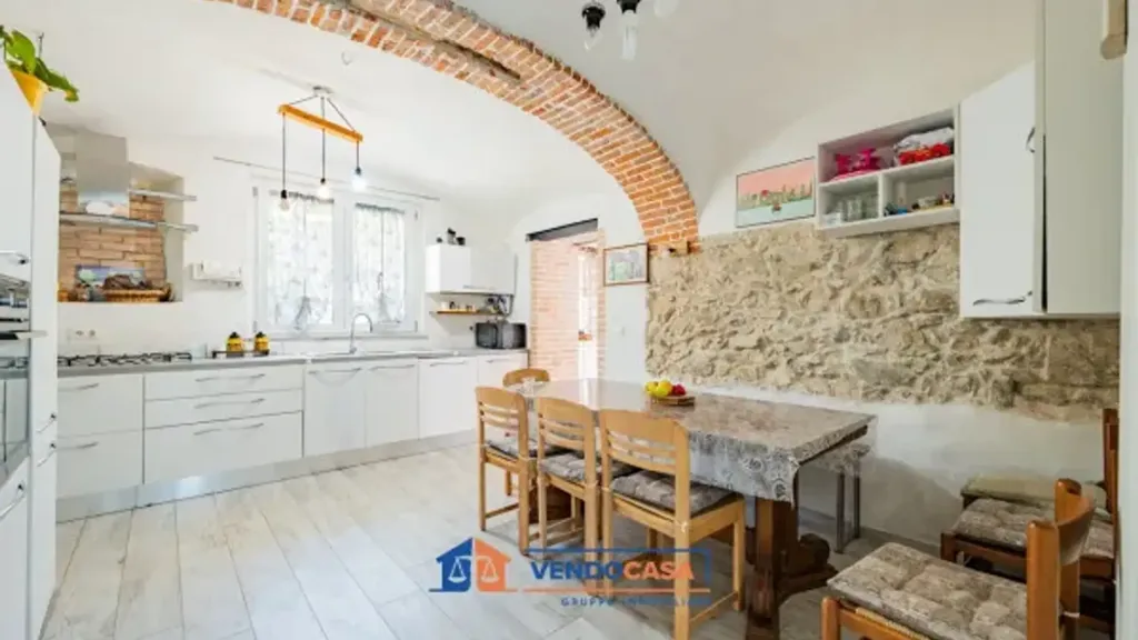 Cuisine - Restaurated Villa with Garden in Borgo San Dalmazzo