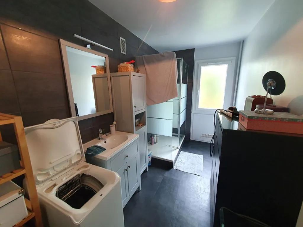 Vannitoad - 3-Bed Apartment with West Terrace in Bourges
