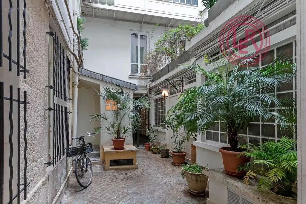 Jardin - Studio avec Hauteur sous Plafond et Ascenseur à Paris 3