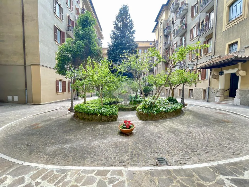 Giardino - Elegant 4-Bedroom Apartment in Trieste, Rome
