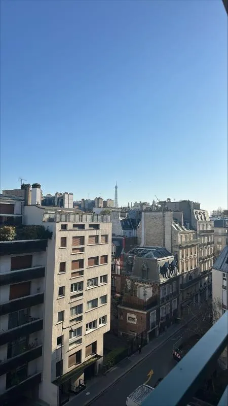 Rõdu - Studio with Eiffel View in 16th Arrondissement