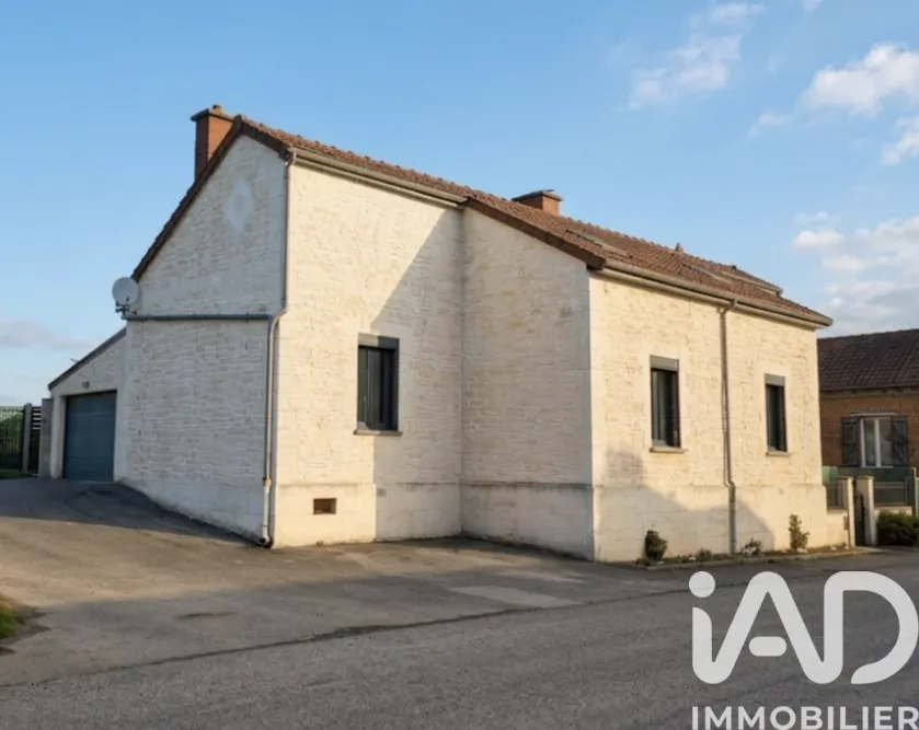 Extérieur - Maison en Pierre avec Jardin à Hervilly