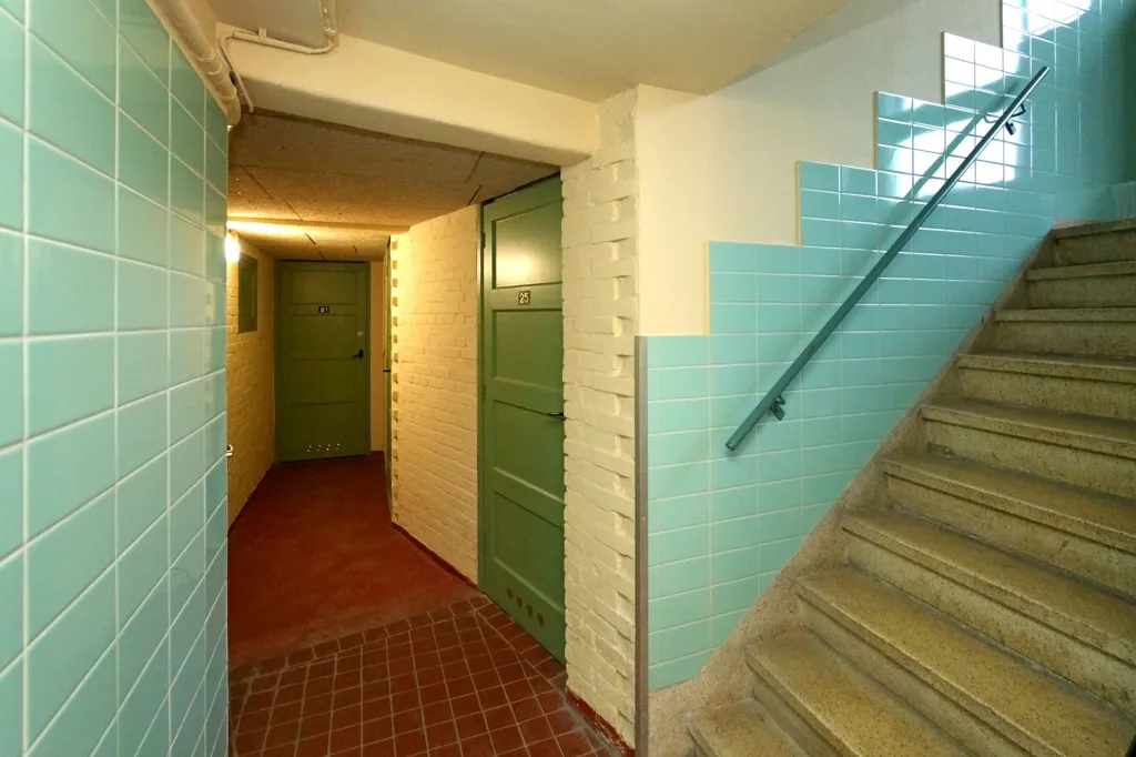Entrée - Renovated 3-Bed Apartment with Balcony in Den Haag