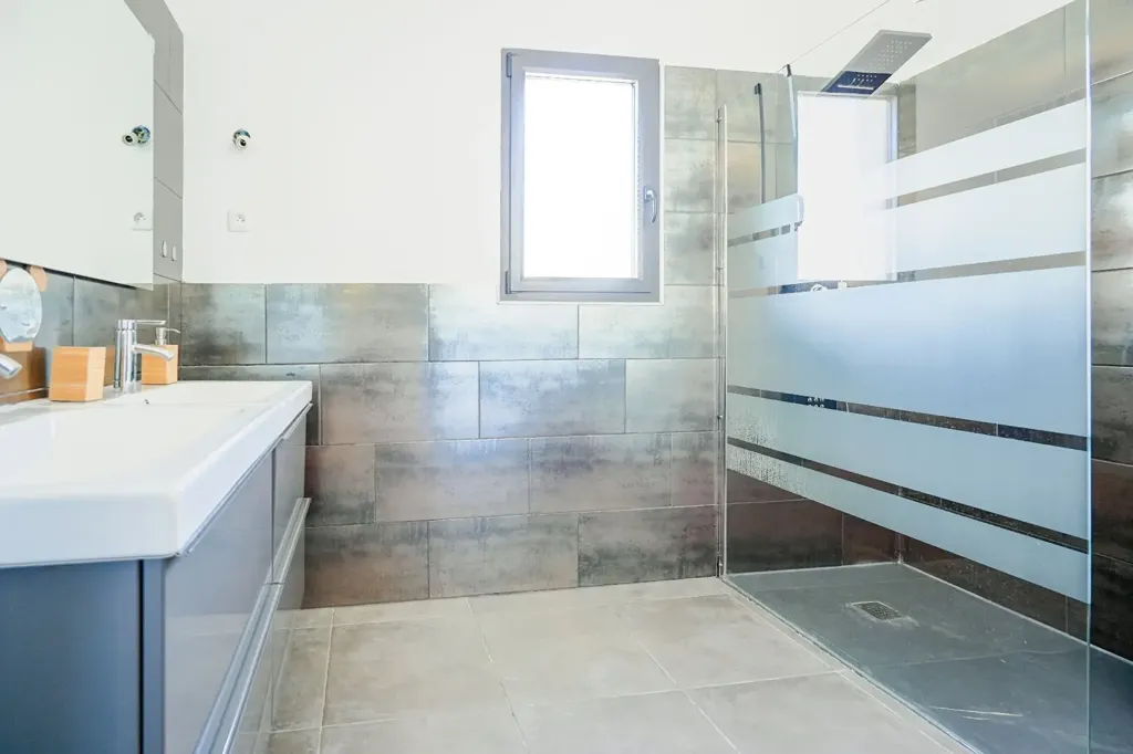 Salles de bain - Maison avec Piscine et Jardin à VENTABREN