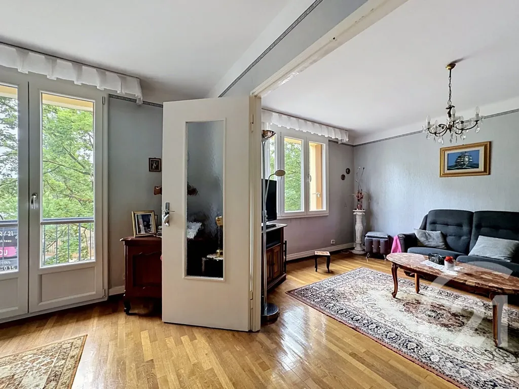 Séjour - Appartement de Caractère avec Balcon à Metz