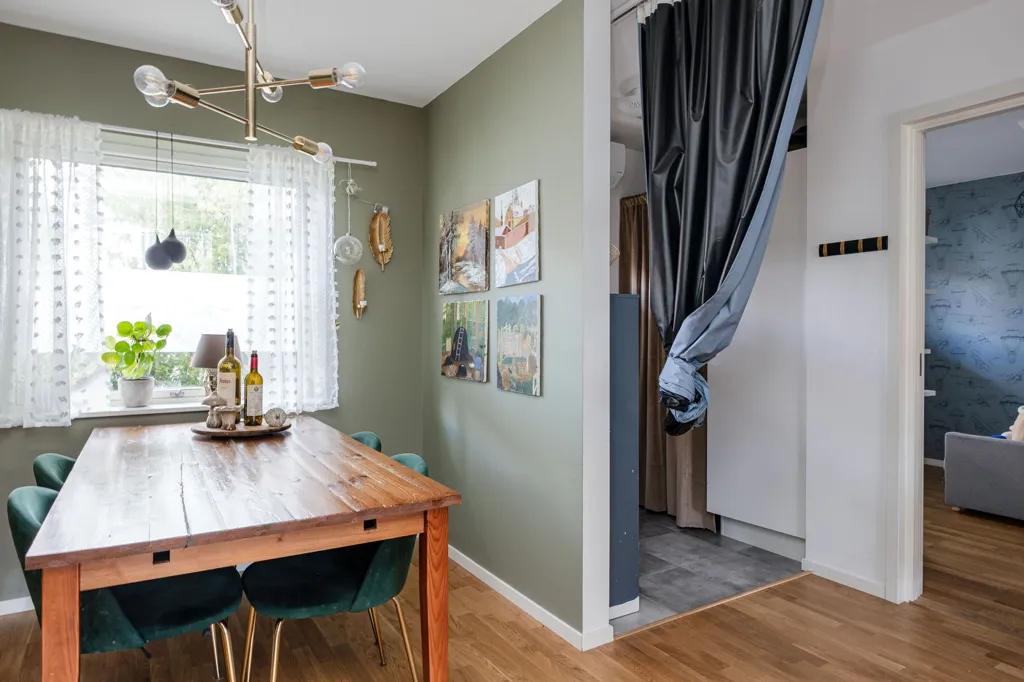 Salle à manger - Spacious 4-Bedroom with Sunny Terrace in Bredsand