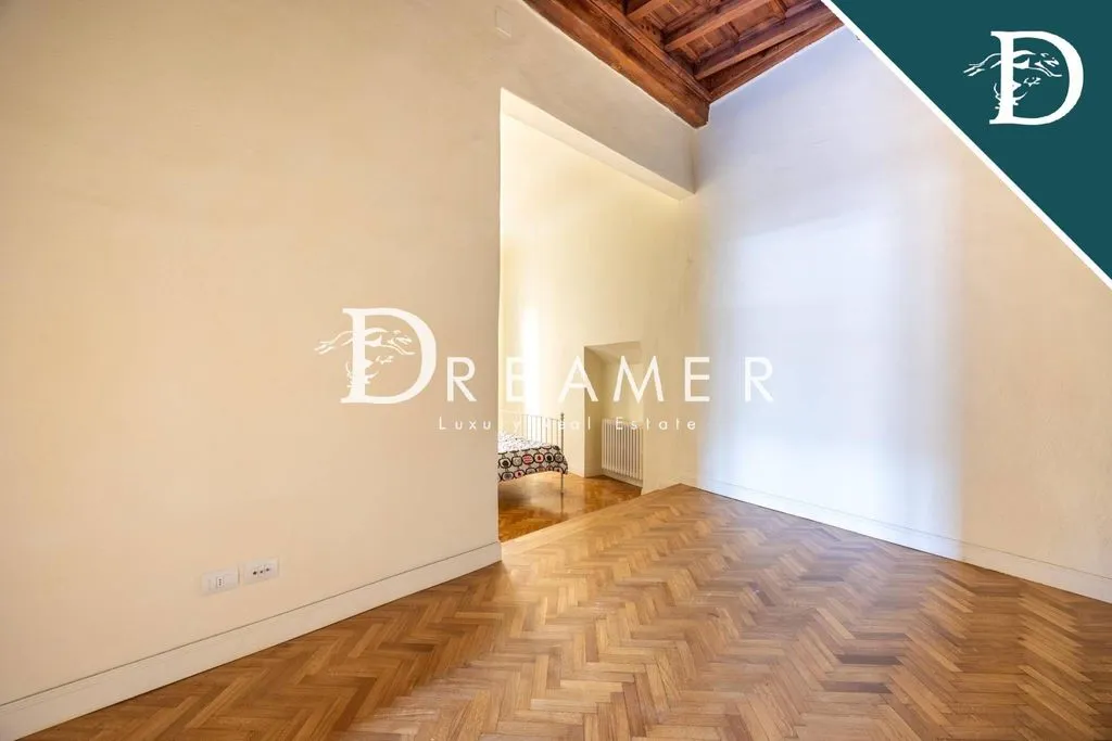 Pièces - Luxury Apartment with Garage in Florence