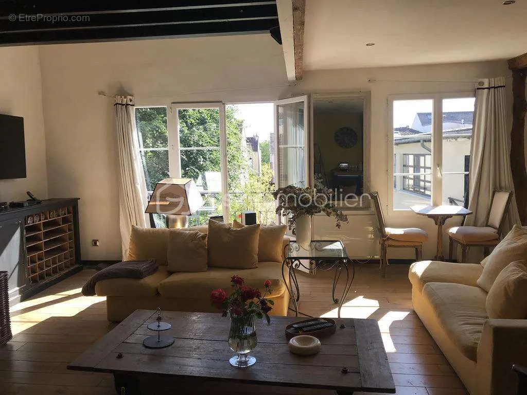 Séjour - Ensemble Immobilier avec Dépendances à Fontainebleau