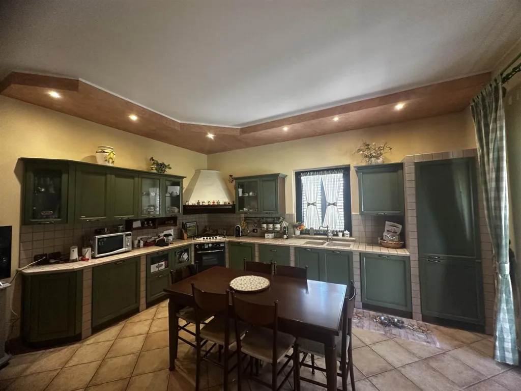 Cucina - Elegant Villa with Garden in Vasto