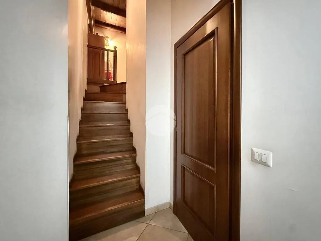 Stanze - Palazzo with Multiple Units in Vico della Tofa, Naples