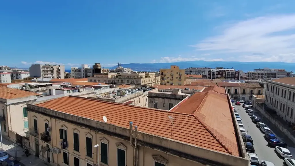 Balcon - Spacious Apartment with Balcony in Messina