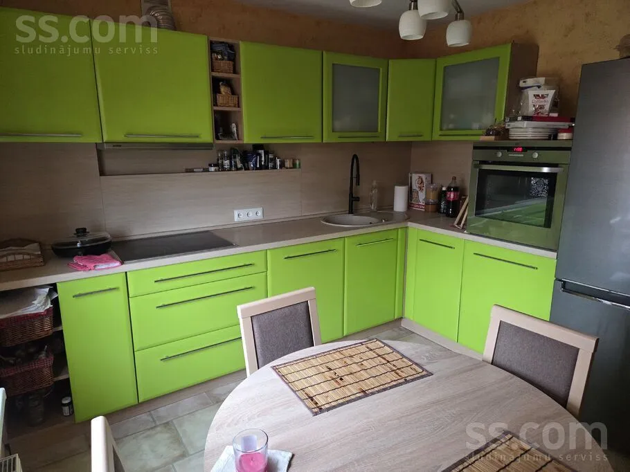 Köök - Bright Apartment with Parking in Rēzekne