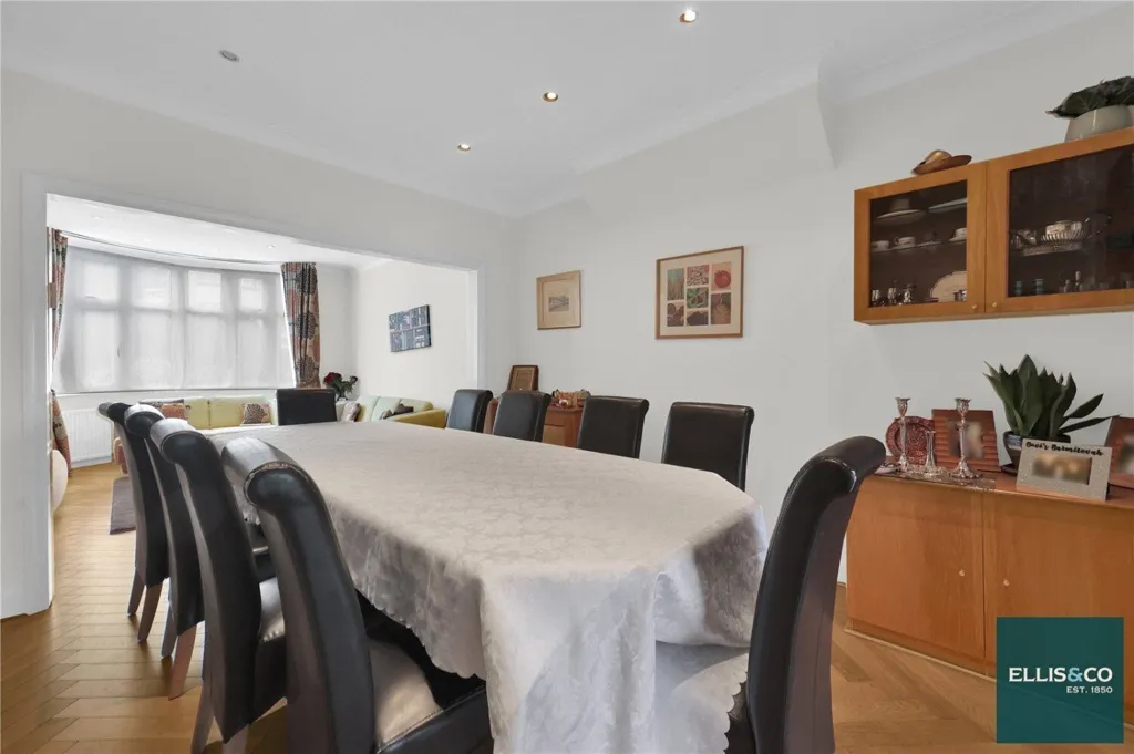 Dining Room - 6-bedroom house in Barnet