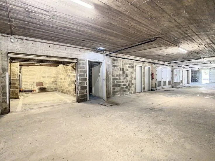 Garage - Appartement à Bost, Tienen, près de Kennedypark