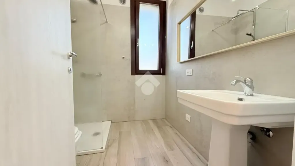 Salles de bain - Newly Built Apartment with Private Garden in Reggello