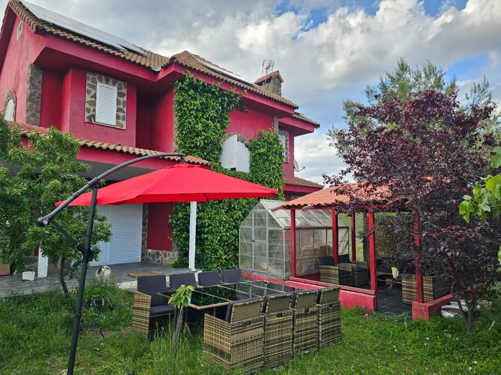 Exterior - Chalet with Pool in Sierra Norte, Madrid