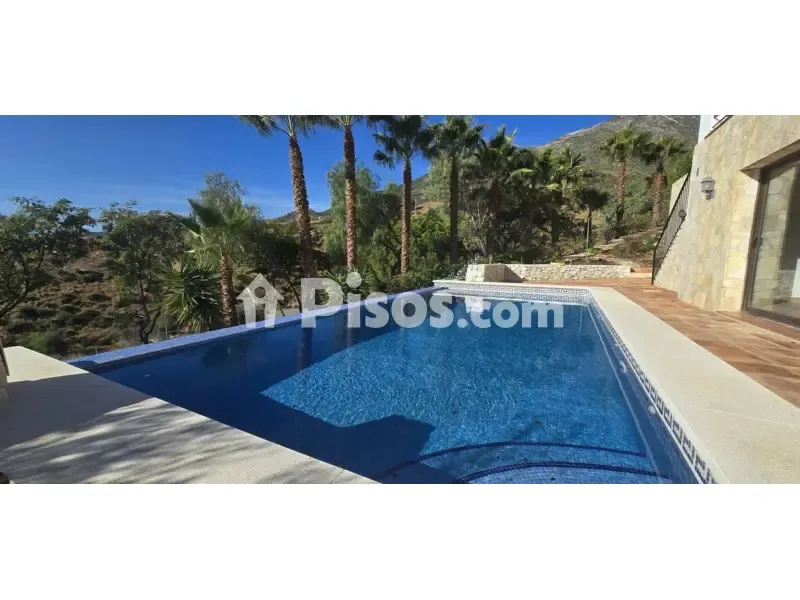Piscine - Contemporary Villa with Sea Views in Valtocado