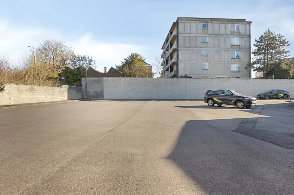 Esterno - Commercial Building with Parking in Ronse