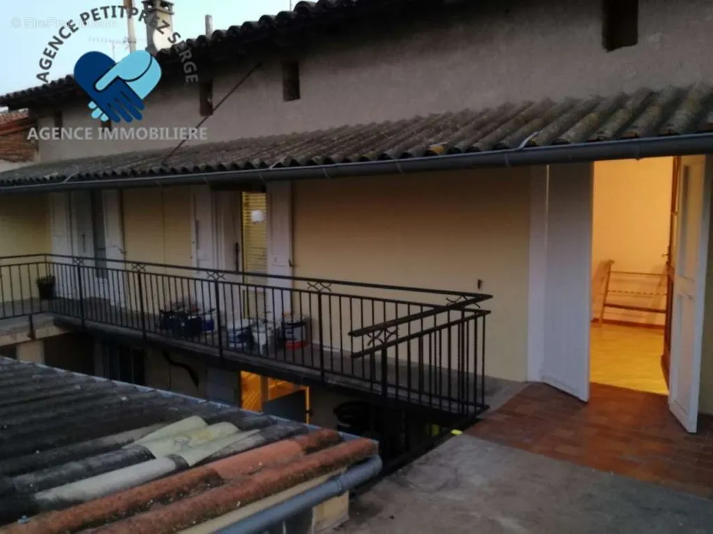 Balcon - Boulangerie-Pâtisserie avec Logement à Lagrace-Dieu