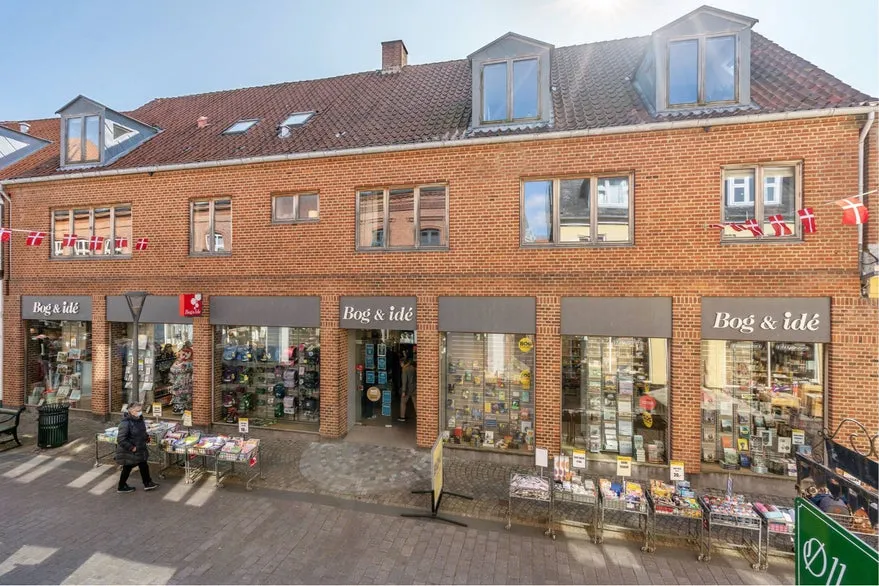 Välivaade - Mixed-Use Property in Ringkøbing's Gågade