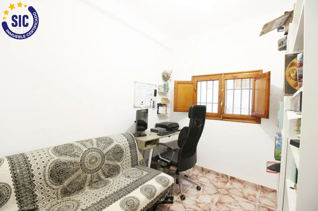 Kabinet - First Floor Flat with Balcony in Benlliure