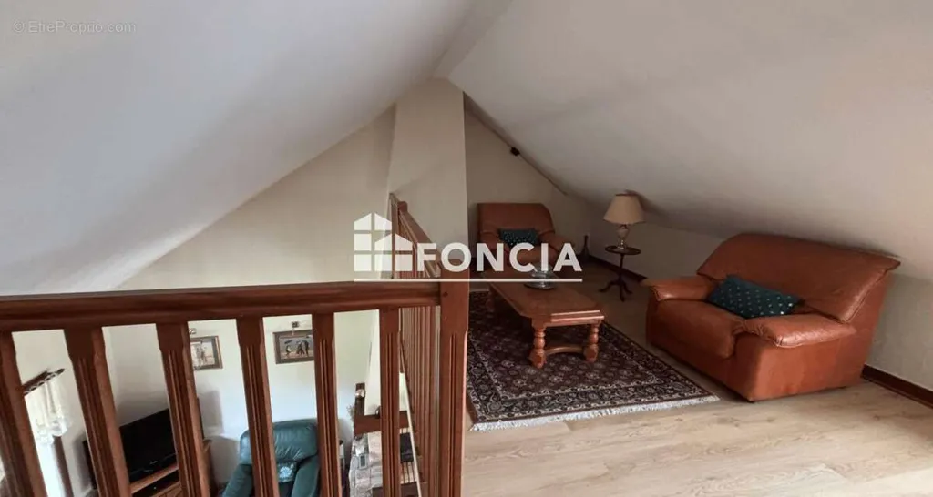 Rooms - Family House with Pool in Green Setting