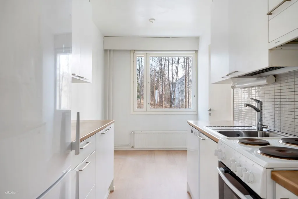 Cuisine - Three-Room Flat with Balcony in Kauklahti
