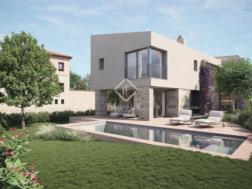 New Build Villa with Pool in Llampaies