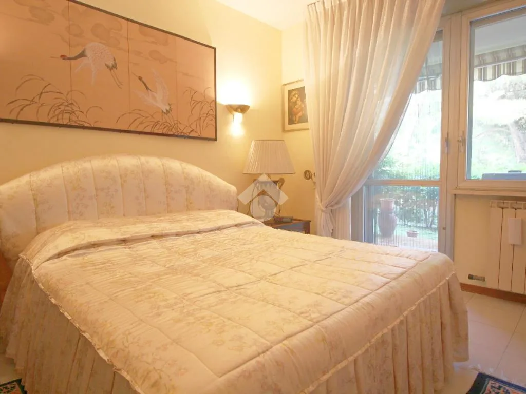 Chambres - 4-Bedroom Apartment with Private Garden in Prato