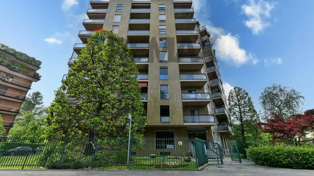 Välivaade - Bright Three-Bedroom with Park Views in Vedano al Lambro